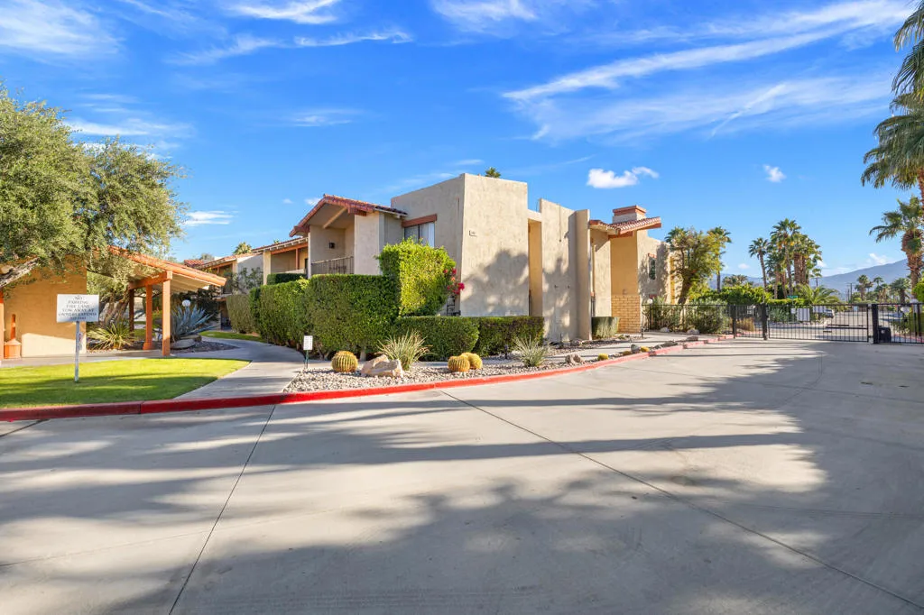 1407 N Sunrise Way 28, Palm Springs, California 92262 home-pic-12