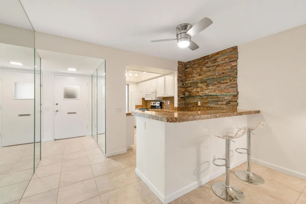 1407 N Sunrise Way 28, Palm Springs, California 92262 home-pic-33