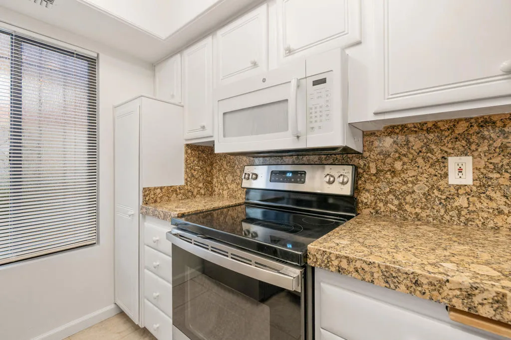 1407 N Sunrise Way 28, Palm Springs, California 92262 home-pic-30