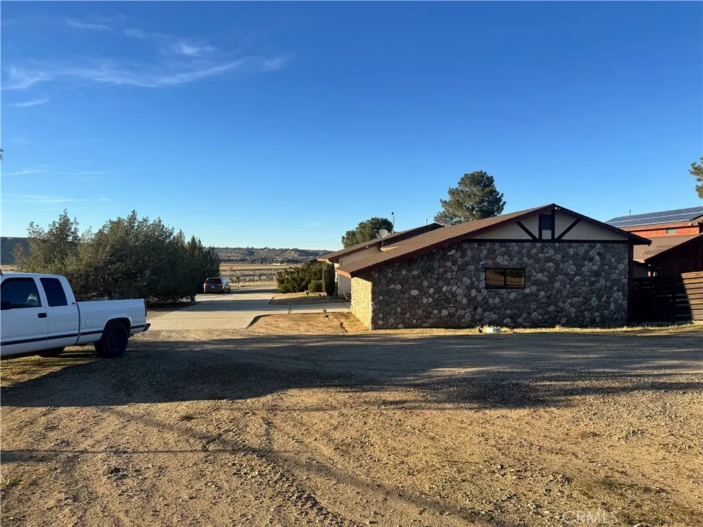 19574 Happy Valley, Apple Valley, California 92308 home-pic-17