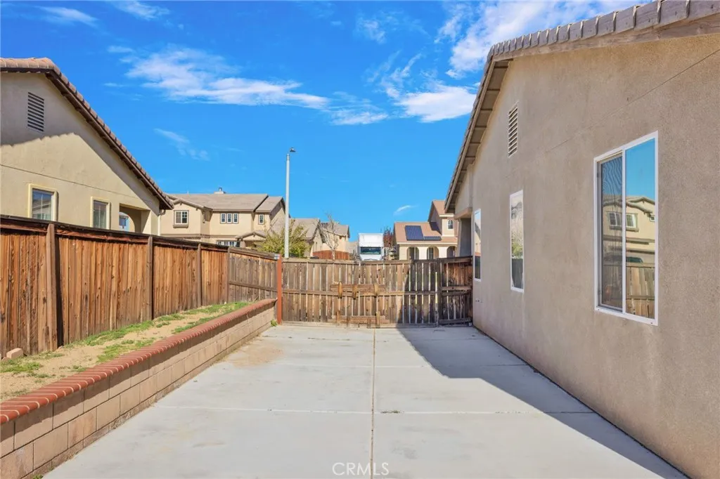 12359 Oahu Street, Victorville, California 92392 home-pic-43