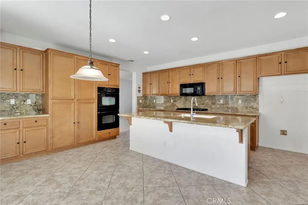 12359 Oahu Street, Victorville, California 92392 home-pic-13