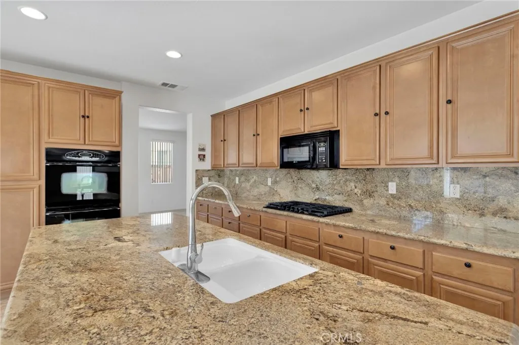 12359 Oahu Street, Victorville, California 92392 home-pic-14