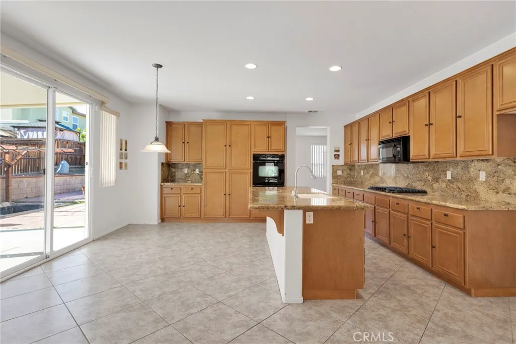 12359 Oahu Street, Victorville, California 92392 home-pic-12