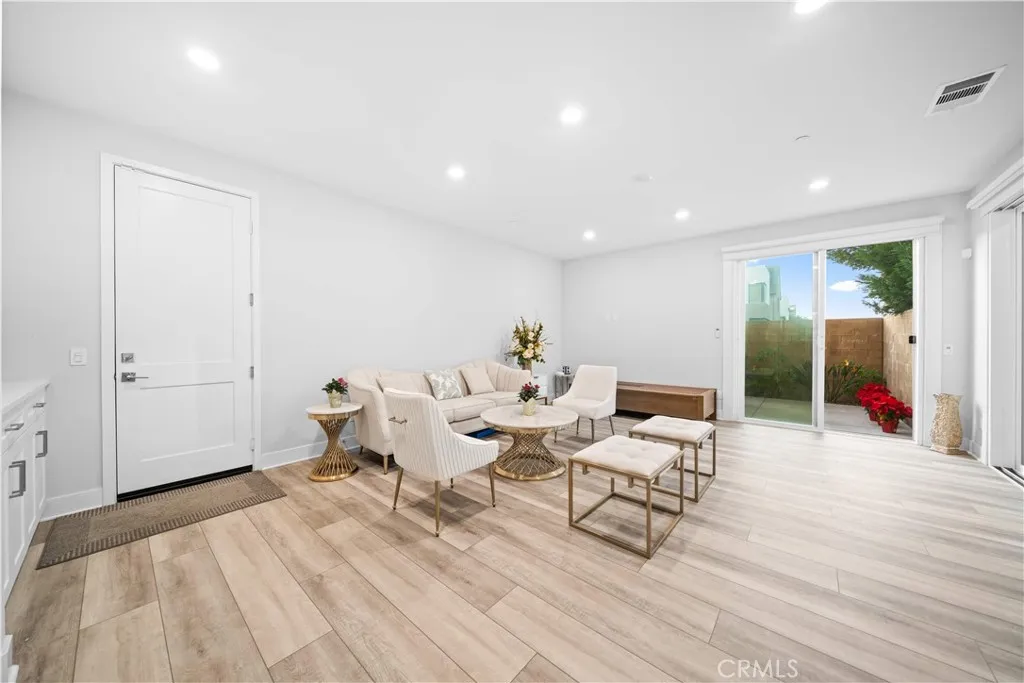 119 Glance, Irvine, California 92618 home-pic-3