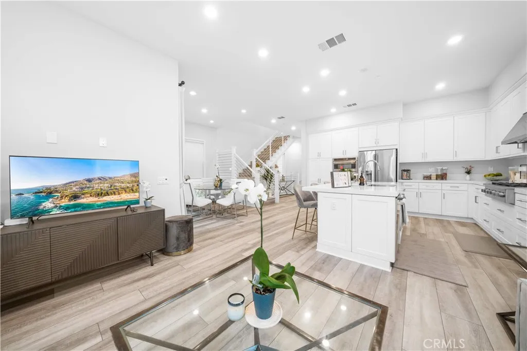 119 Glance, Irvine, California 92618 home-pic-12