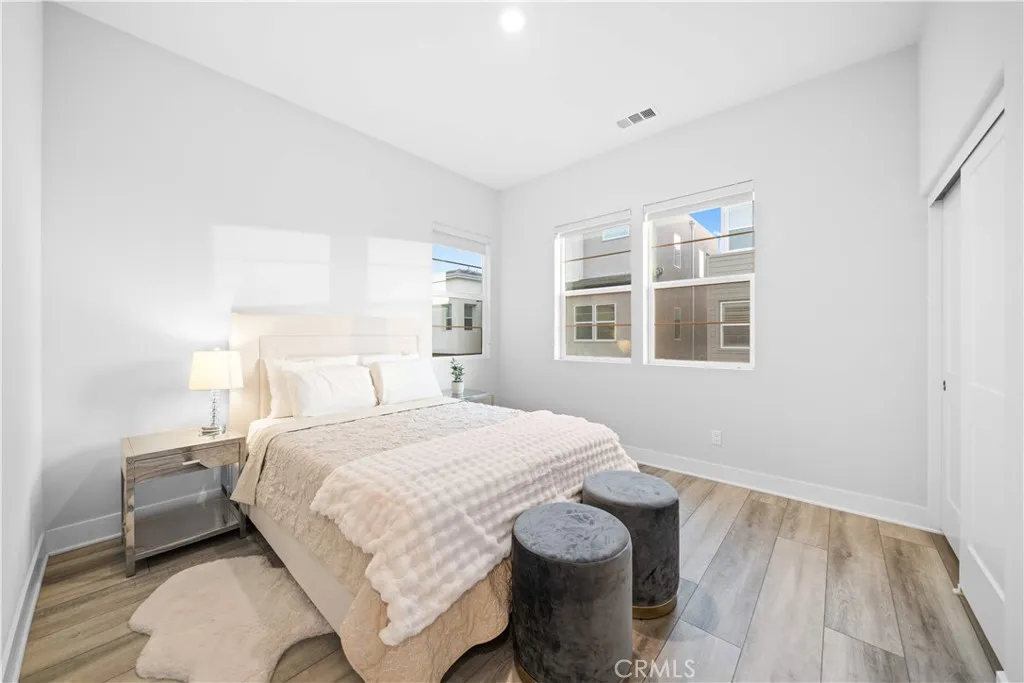 119 Glance, Irvine, California 92618 home-pic-24
