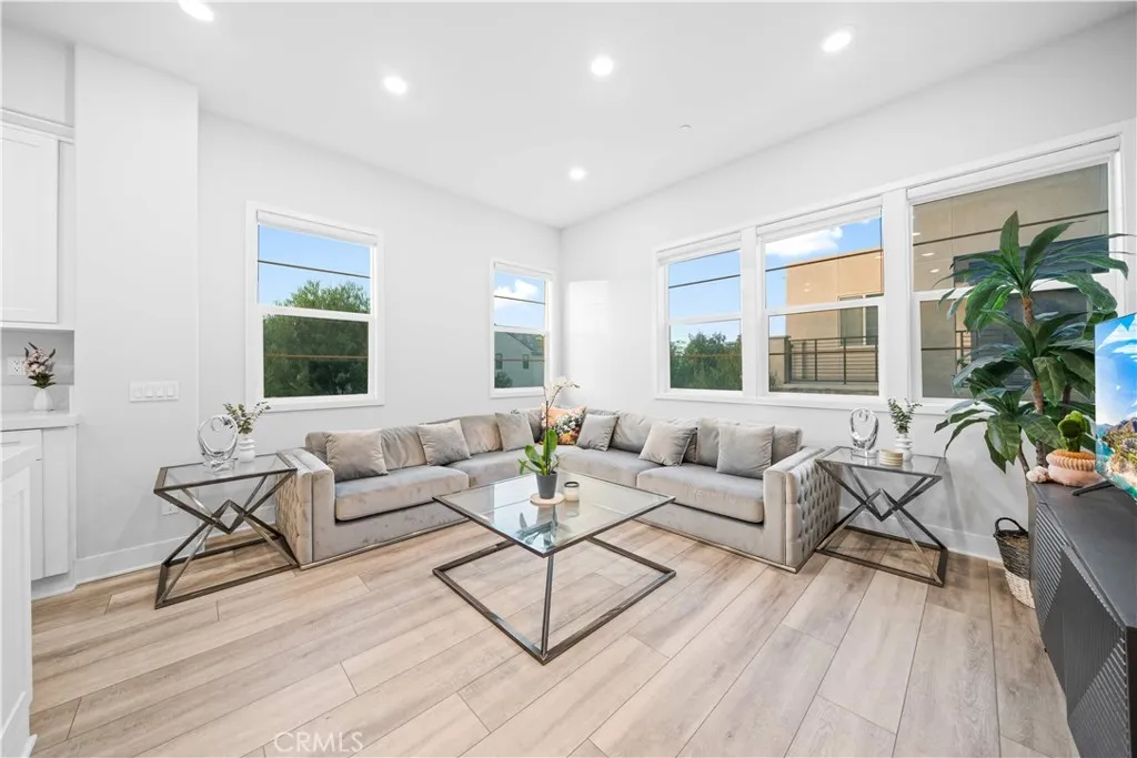 119 Glance, Irvine, California 92618 home-pic-13