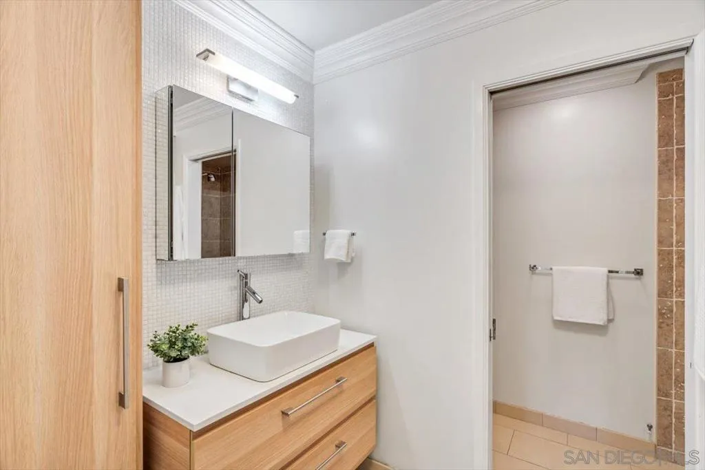 7550 Eads Ave 209, La Jolla, California 92037 home-pic-16