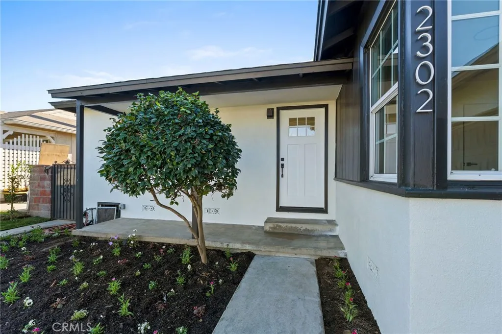 2302 W 115th, Hawthorne, California 90250 home-pic-2