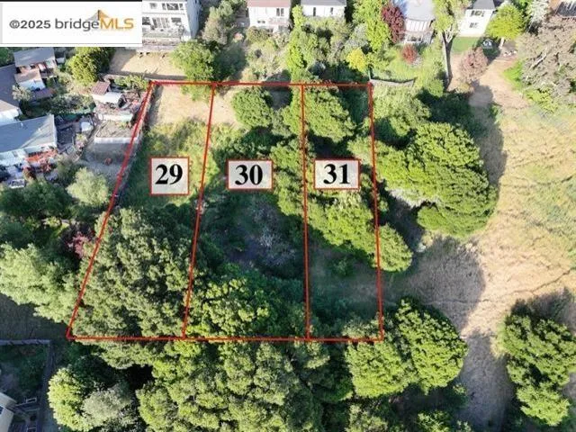 Aerial view of property and surrounding area with property boundaries highlighted
