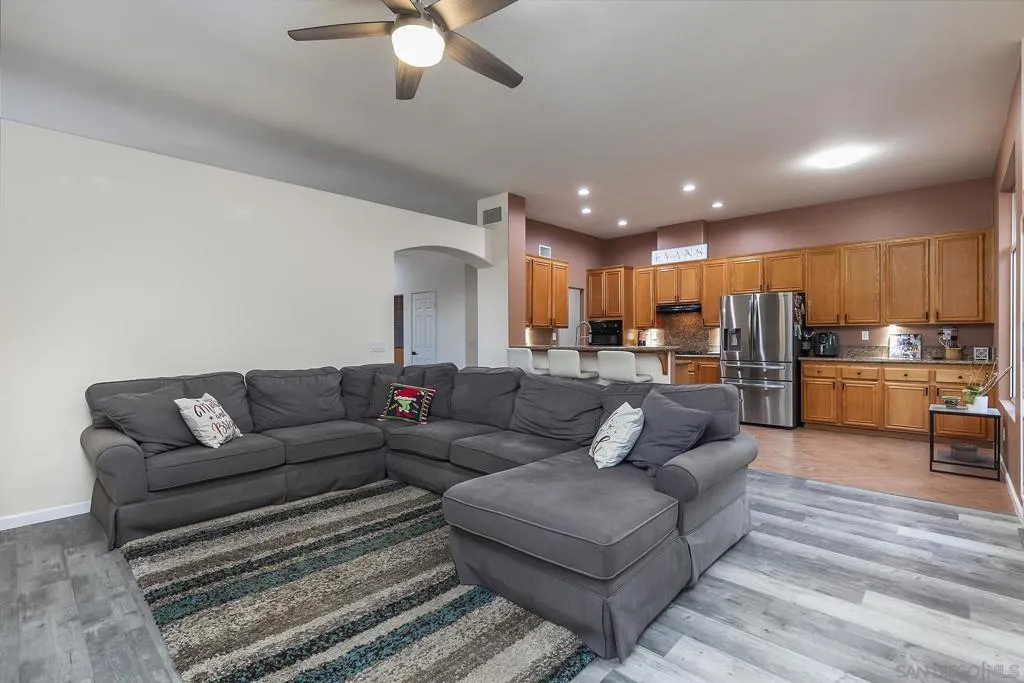 1106 Paseo Marguerita, Chula Vista, California 91910 home-pic-25