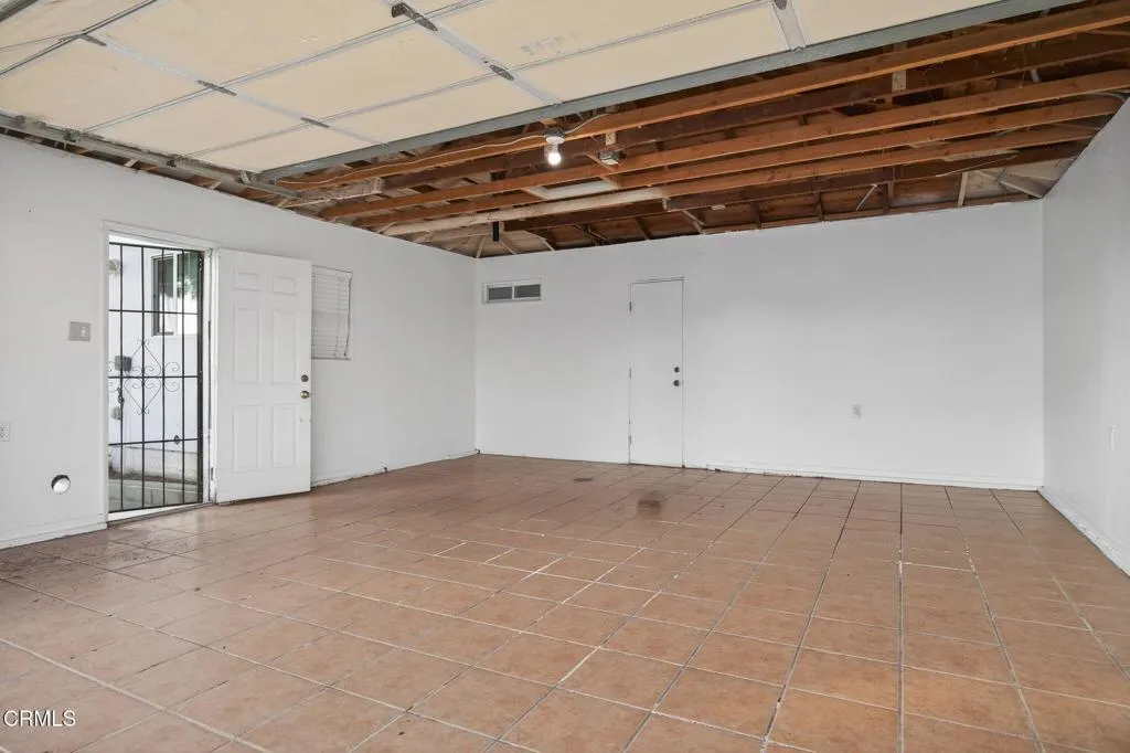 113 E Cedar Street E, Oxnard, California 93033 home-pic-12