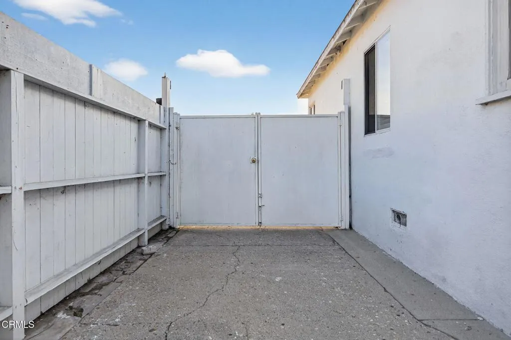 113 E Cedar Street E, Oxnard, California 93033 home-pic-17