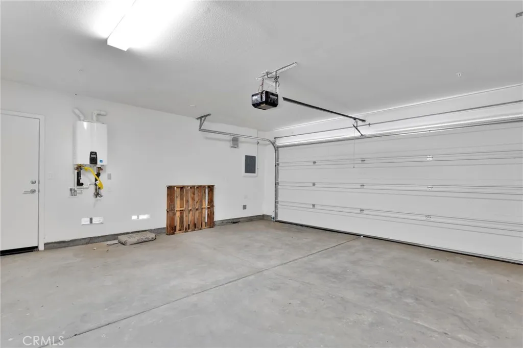 10110 Kemper Avenue, Adelanto, California 92301 home-pic-34