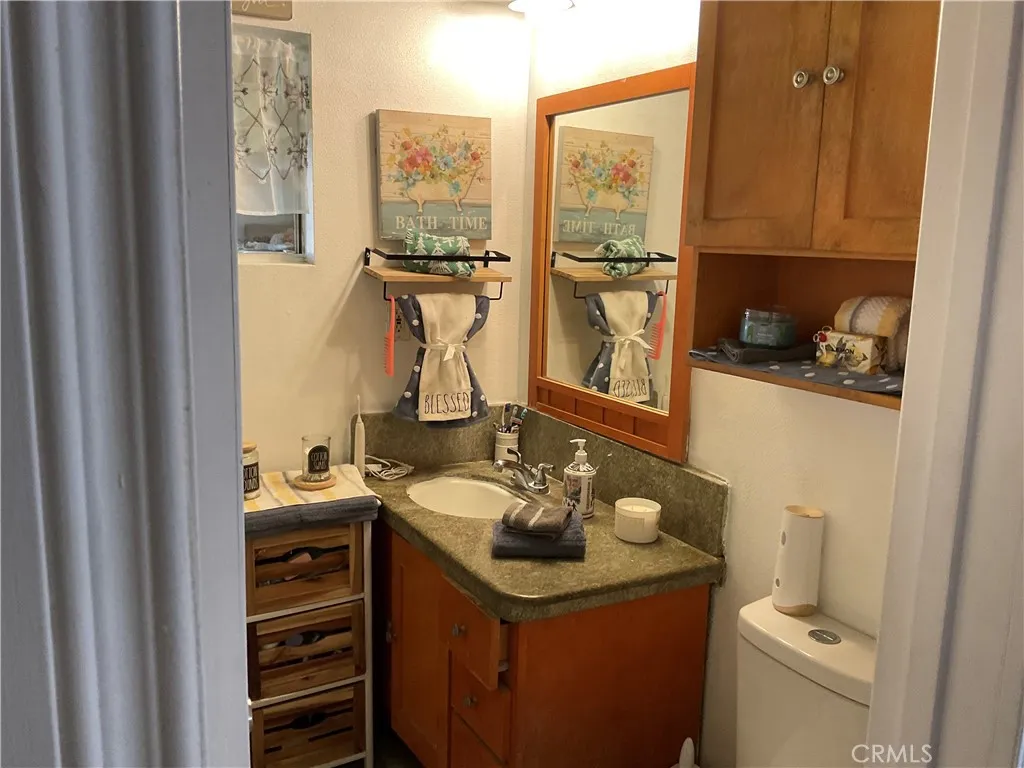 10655 Limonite, Jurupa Valley, California 91752 home-pic-17