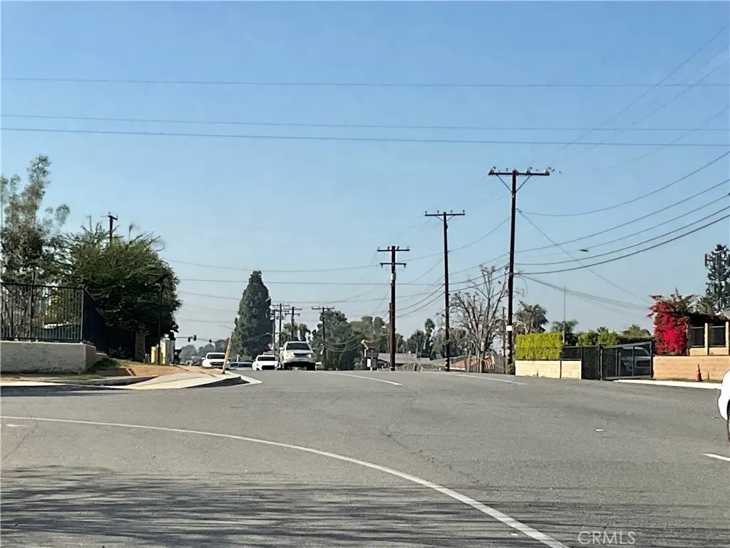 10655 Limonite, Jurupa Valley, California 91752 home-pic-2