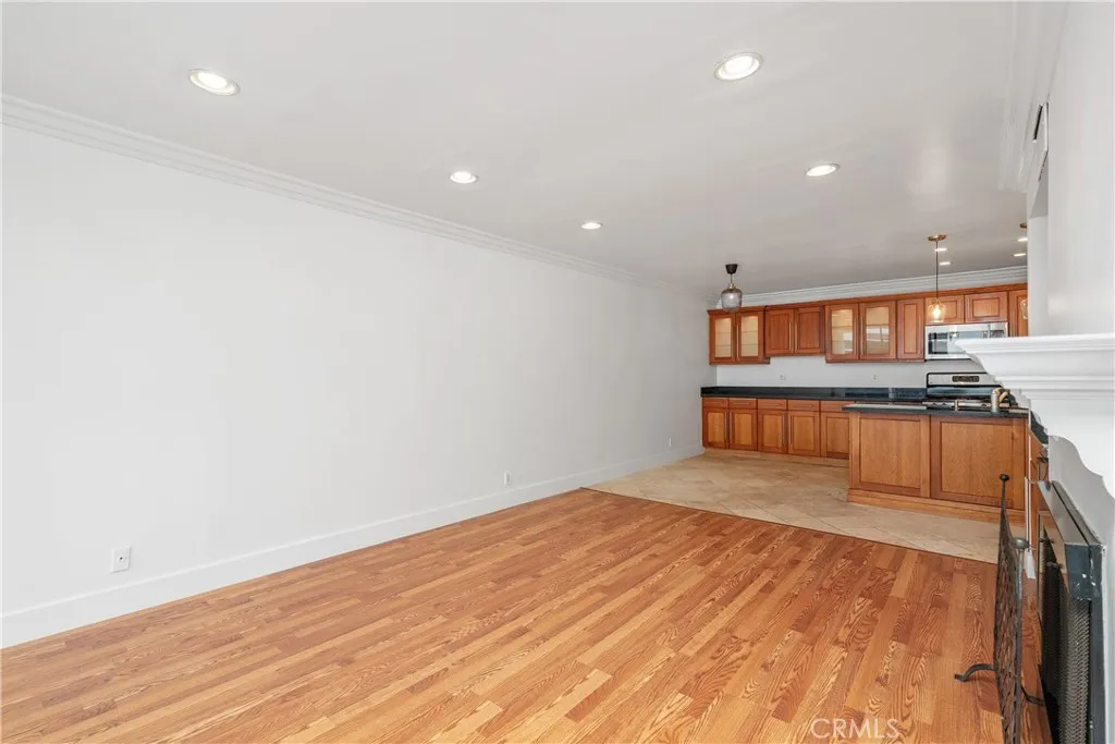 911 N Kings, West Hollywood, California 90069 home-pic-8