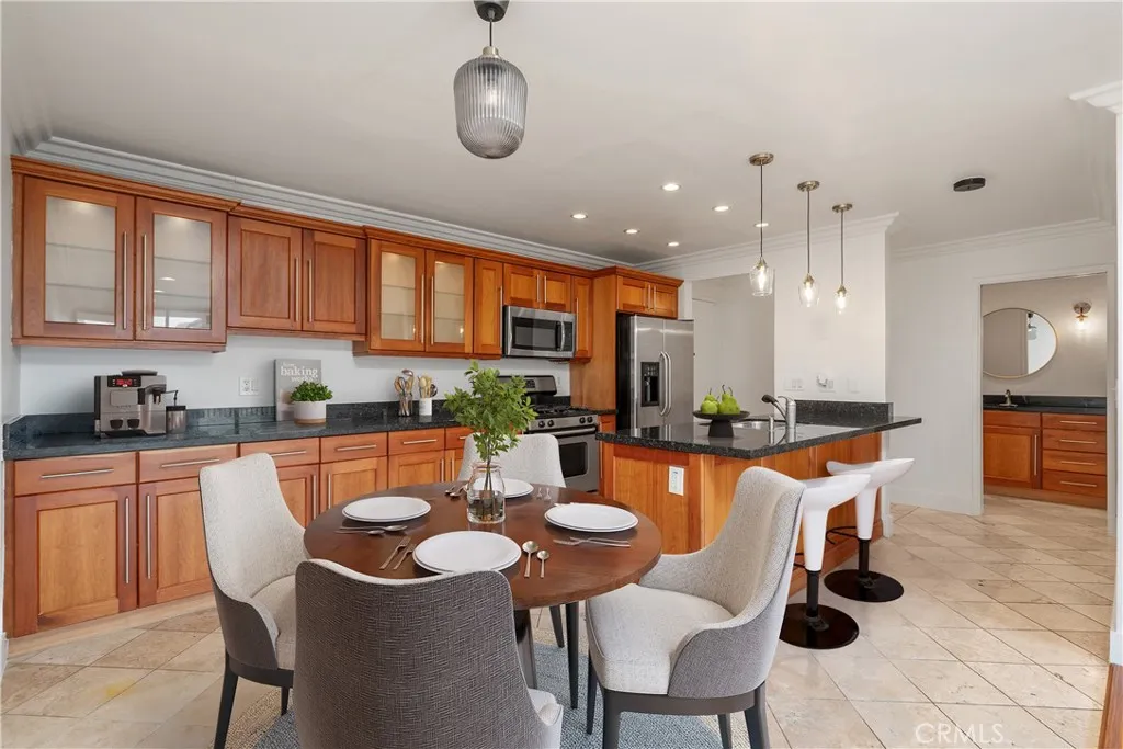 911 N Kings, West Hollywood, California 90069 home-pic-2