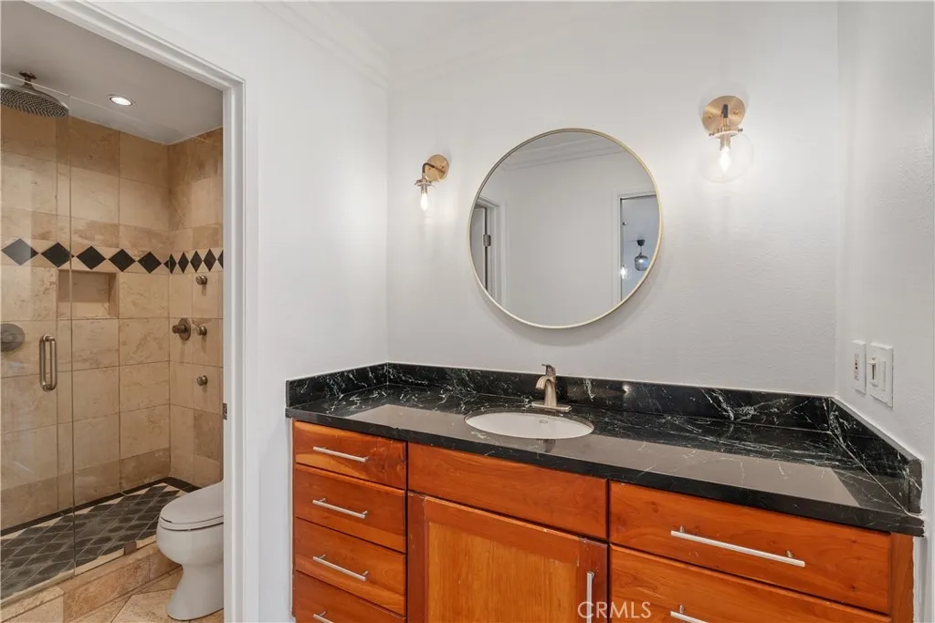 911 N Kings, West Hollywood, California 90069 home-pic-14