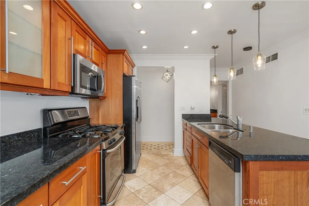 911 N Kings, West Hollywood, California 90069 home-pic-5