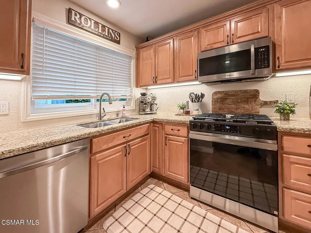 3476 Lockwood Court 33, Simi Valley, California 93063 home-pic-6