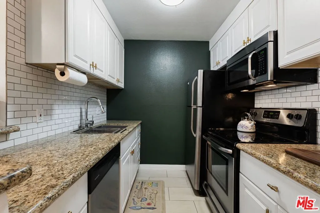 525 S Ardmore Avenue 221, Los Angeles, California 90020 home-pic-7