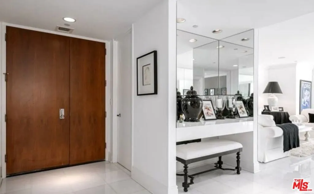 10350 Wilshire Boulevard 404, Los Angeles, California 90024 home-pic-2