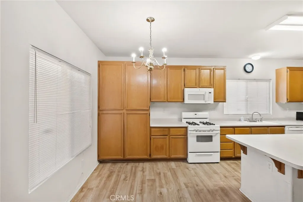 27297 Sierra Madre Drive, Murrieta, California 92563 home-pic-13