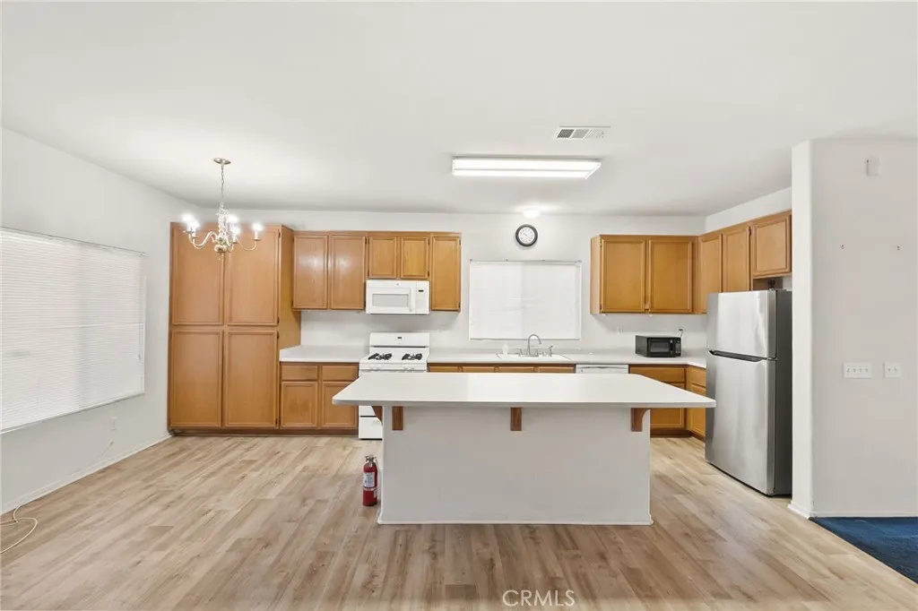 27297 Sierra Madre Drive, Murrieta, California 92563 home-pic-11