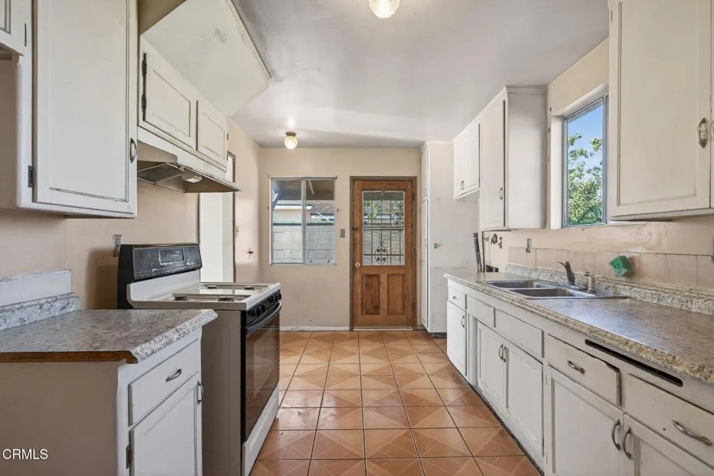 236 E Poplar Street, Oxnard, California 93033 home-pic-2