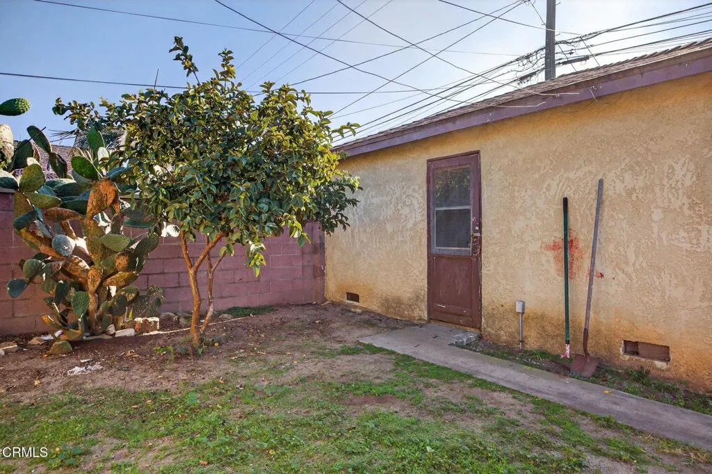 236 E Poplar Street, Oxnard, California 93033 home-pic-15