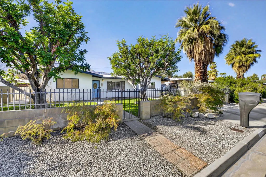 765 N Paseo De Anza, Palm Springs, California 92262 home-pic-2