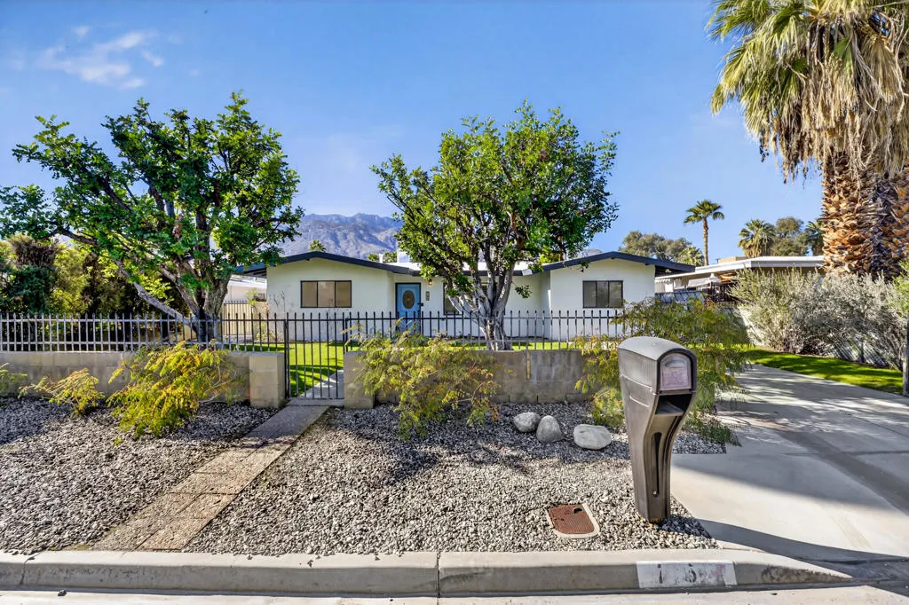 765 N Paseo De Anza, Palm Springs, California 92262 home-pic-1