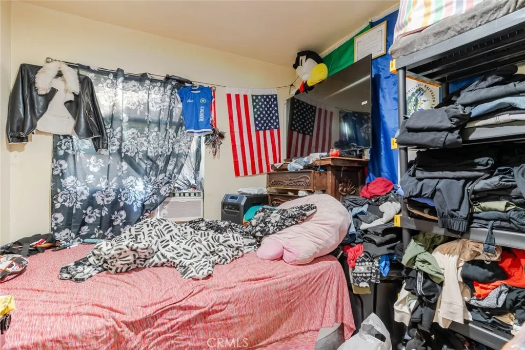 811 E 43rd Place, Los Angeles, California 90011 home-pic-28