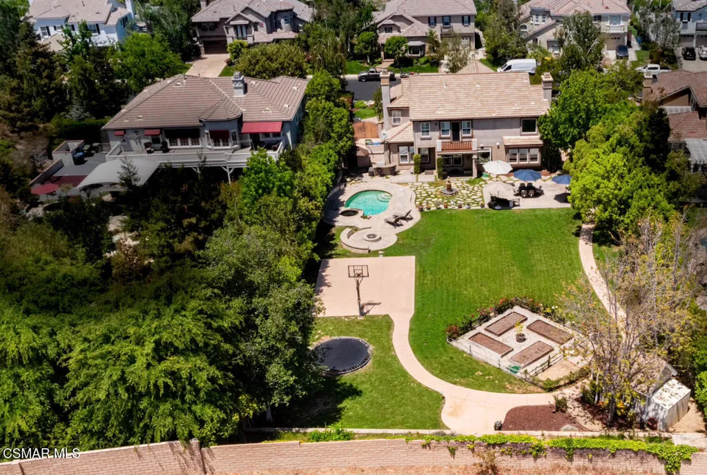 68 E Twisted Oak Drive, Simi Valley, California 93065 home-pic-22