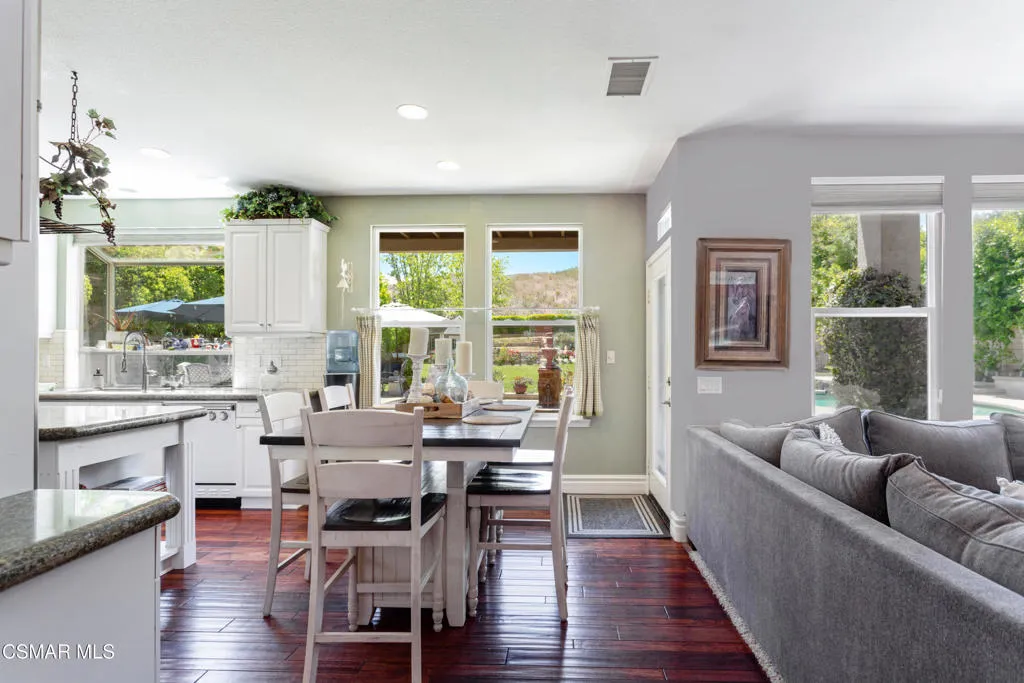 68 E Twisted Oak Drive, Simi Valley, California 93065 home-pic-5