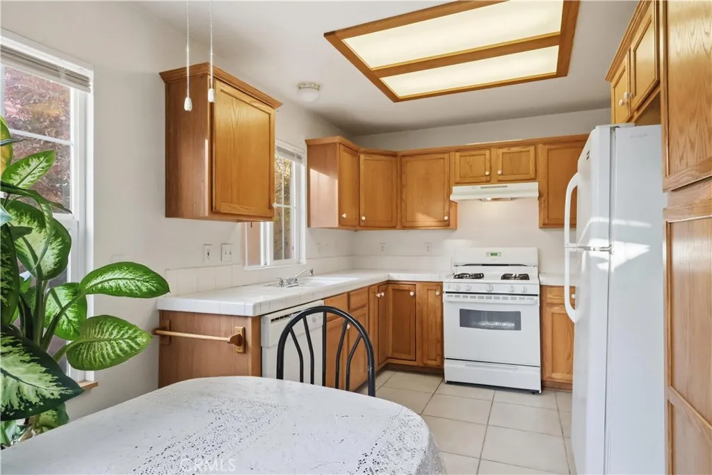 19020 Stoddard Way, Apple Valley, California 92308 home-pic-11