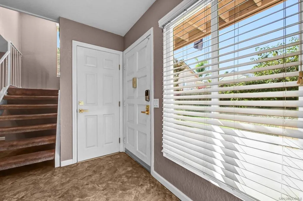 760 Silver Dr, Vista, California 92083 home-pic-4