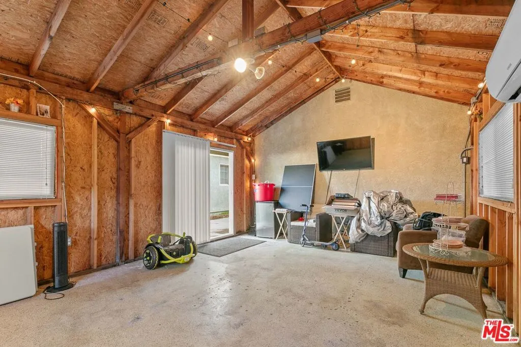 7317 Clybourn Avenue, Sun Valley, California 91352 home-pic-30