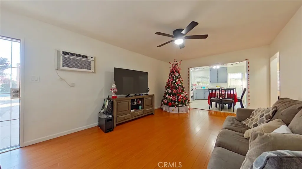 711 W Wilson, Glendale, California 91203 home-pic-5