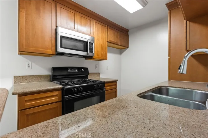 20327 Saticoy Street 102, Winnetka, California 91306 — photo 5