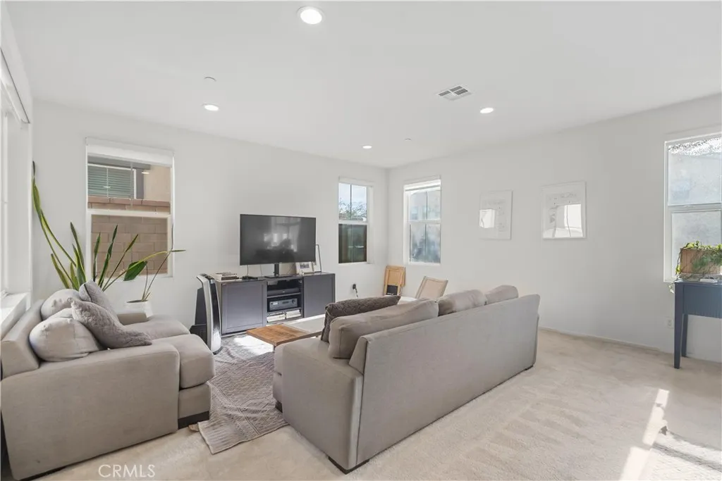 2811 E Kendall, Ontario, California 91761 home-pic-5