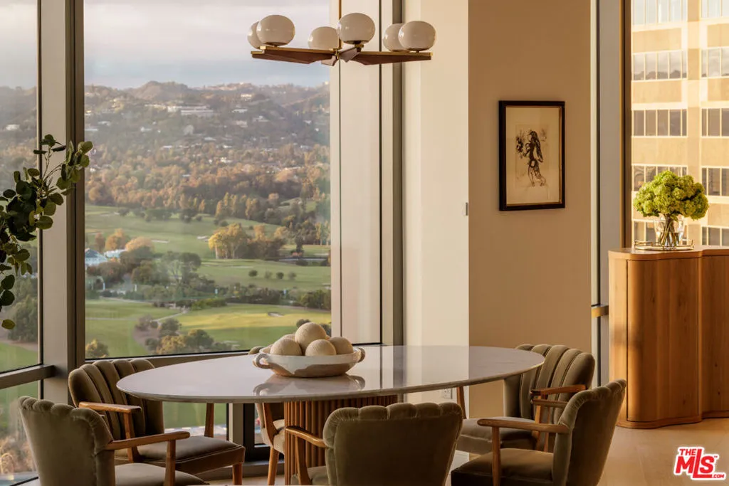 211 W Elm Court 11e, Los Angeles, California 90067 home-pic-1