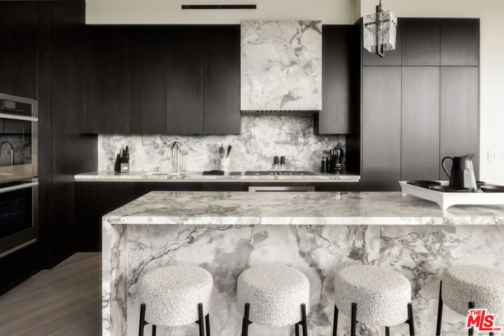 211 W Elm Court 11e, Los Angeles, California 90067 home-pic-0