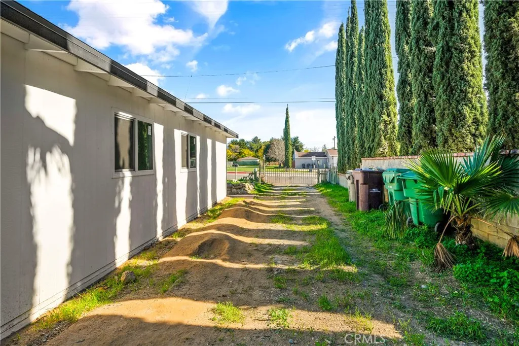 1049 Beaumont, Beaumont, California 92223 home-pic-20