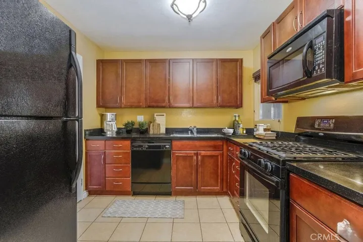 18350 Hatteras 138, Tarzana, California 91356