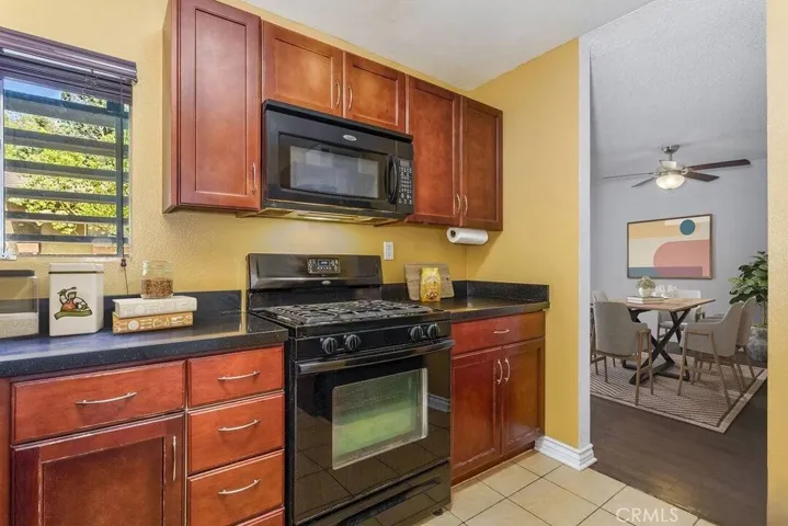 18350 Hatteras 138, Tarzana, California 91356
