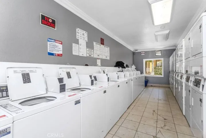18350 Hatteras 138, Tarzana, California 91356