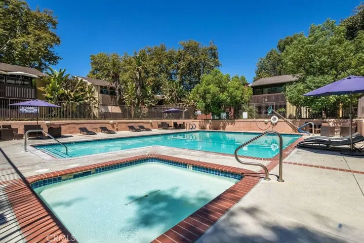 18350 Hatteras 138, Tarzana, California 91356